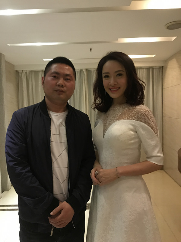 向海岚合影