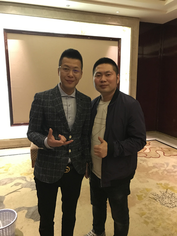 易欣合影